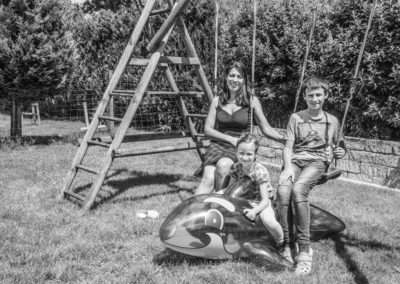 Privat mit ihren Kindern im Garten