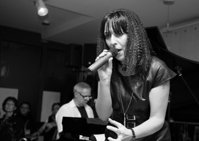 Iris Trevisan, Sängerin