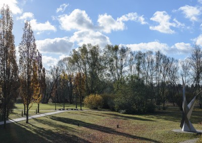 Park mit Kunstwerk