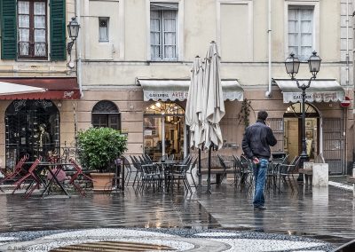 Dorfplatz bei Regen