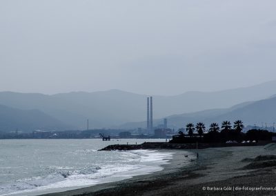 Industriepanorama am Meer