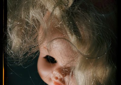 Portrait einer blonden Baby-Puppe