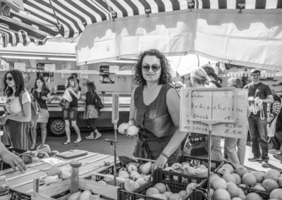 Nicole E. privat auf dem Wochenmarkt