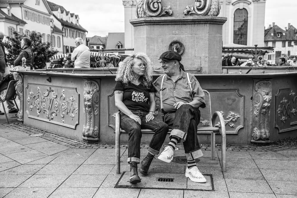 Sigrid A. privat mit ihrem Mann am Marktbrunnen in Ludwigsburg
